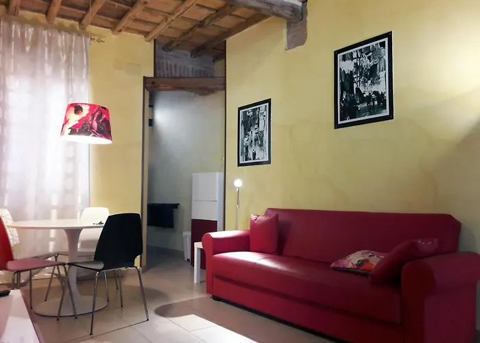 Anastasia - Hidden Balcony Inside Trastevere