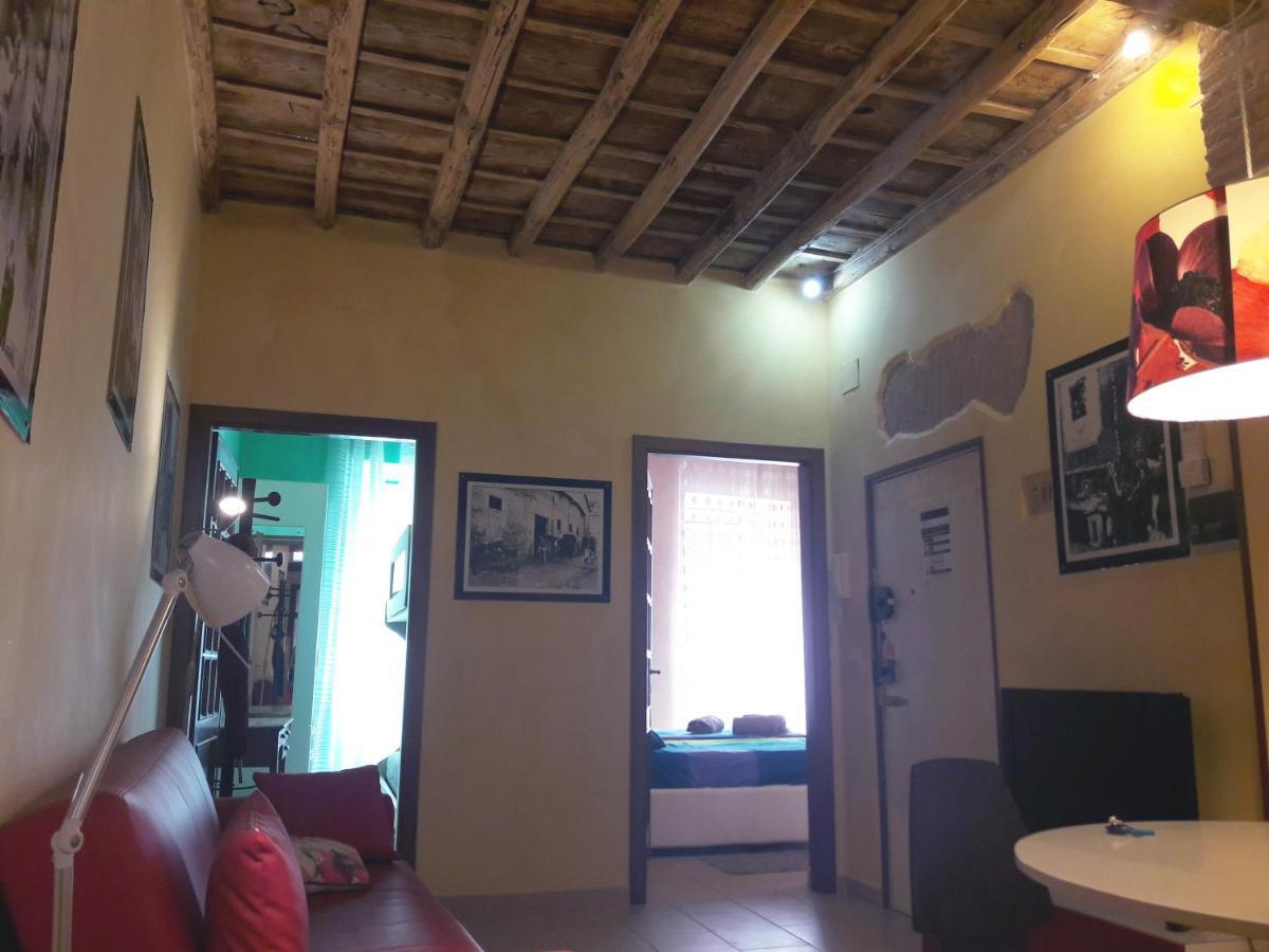 Anastasia - Hidden Balcony Inside Trastevere *