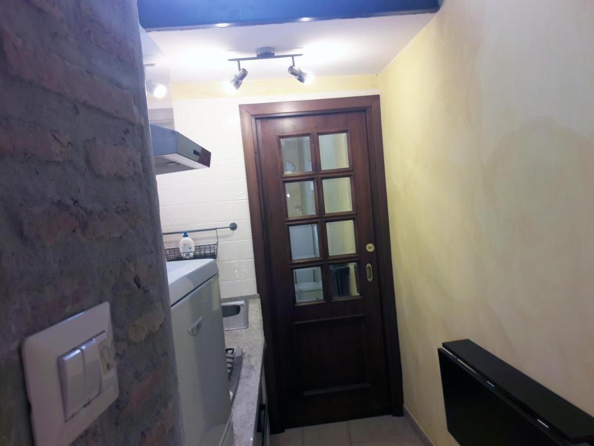 Anastasia - Hidden Balcony Inside Trastevere *