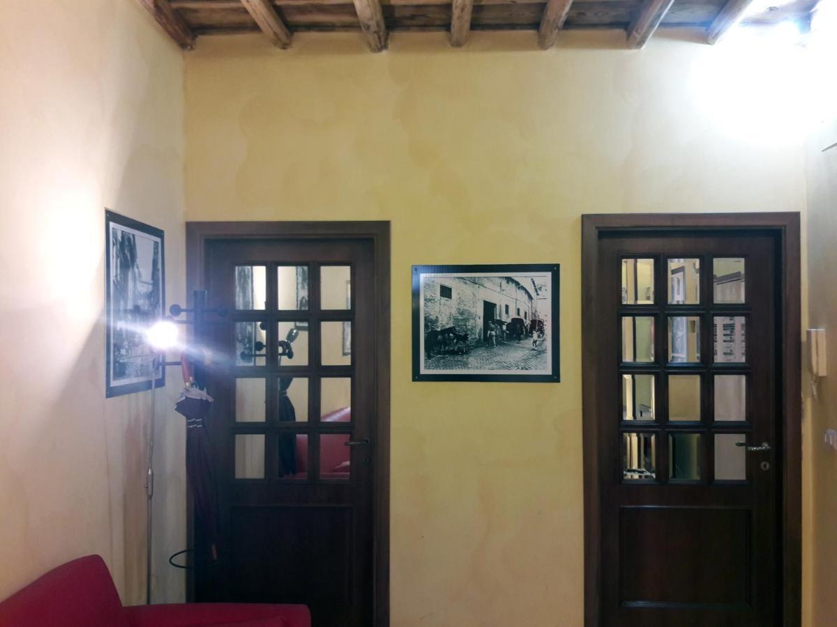 Anastasia - Hidden Balcony Inside Trastevere Apartment Rom