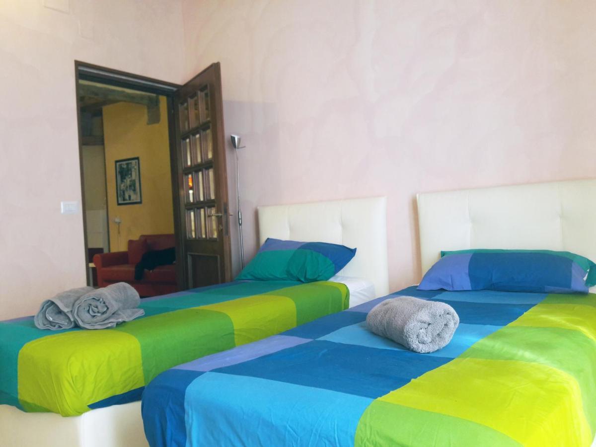 Anastasia - Hidden Balcony Inside Trastevere * Rom